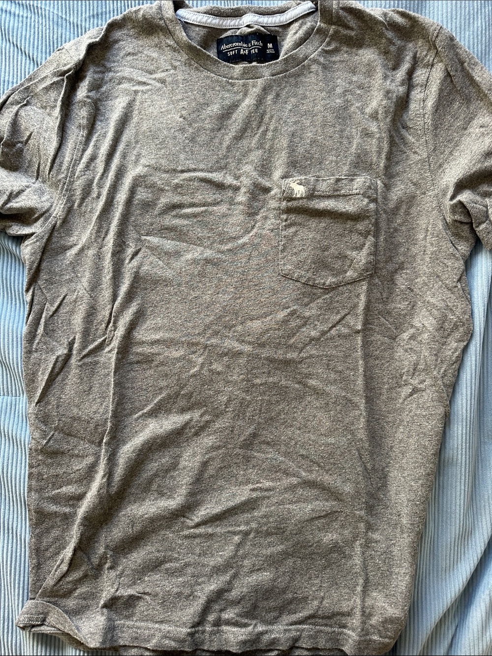 Abercrombie & Fitch Men's Pocket Tee in Heather Taupe